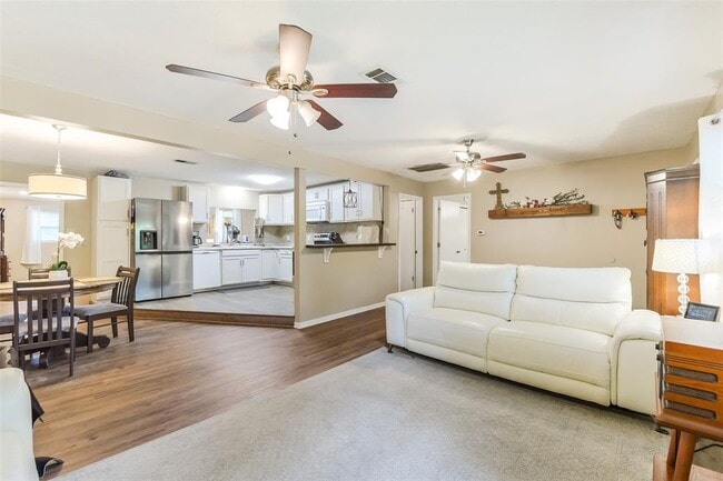 Building Photo - 27011 Azalea Ct