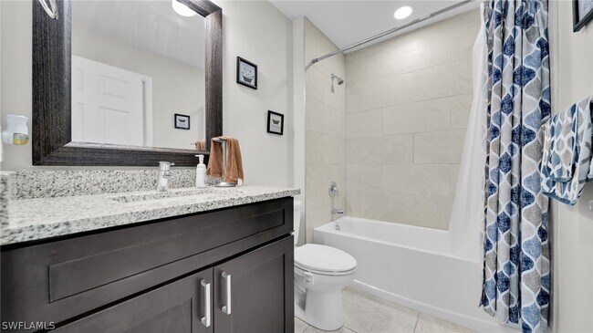 Building Photo - 569 Croydon Ave S