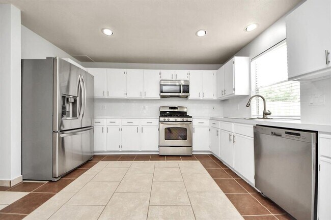 Building Photo - 4310 Lucas Trace Ct