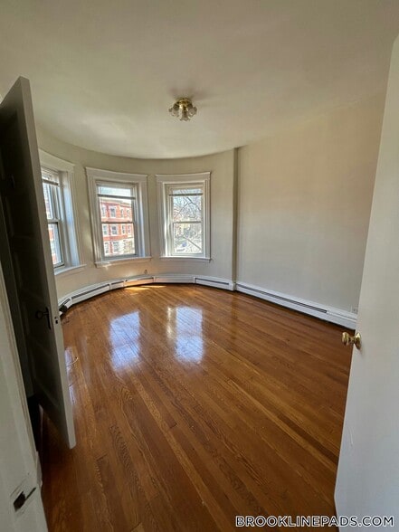 Building Photo - 208 Winthrop Rd