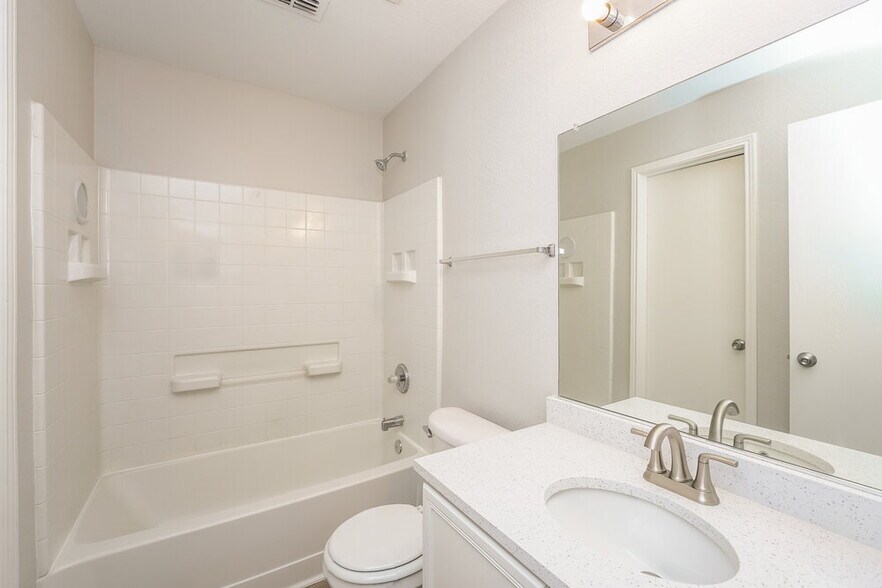 Building Photo - 909 Rio Bravo Dr