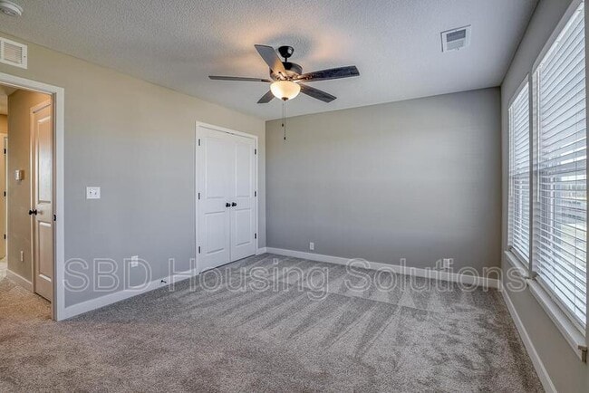 Building Photo - 27305 E Oak Vw Dr