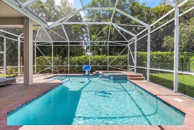 Building Photo - 4675 Manderly Dr
