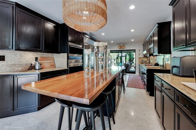 Building Photo - 10700 Old Cutler Rd