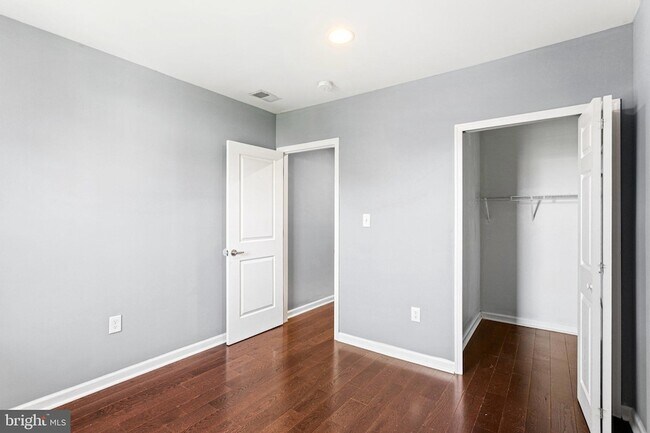 Building Photo - 2209 E Huntingdon St
