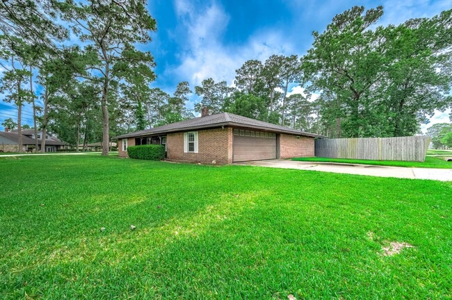 Building Photo - 5813 Russell Ln