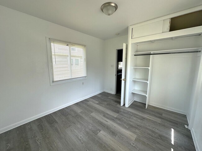 Building Photo - FOR RENT- Large Home with Fenced in Yard n...