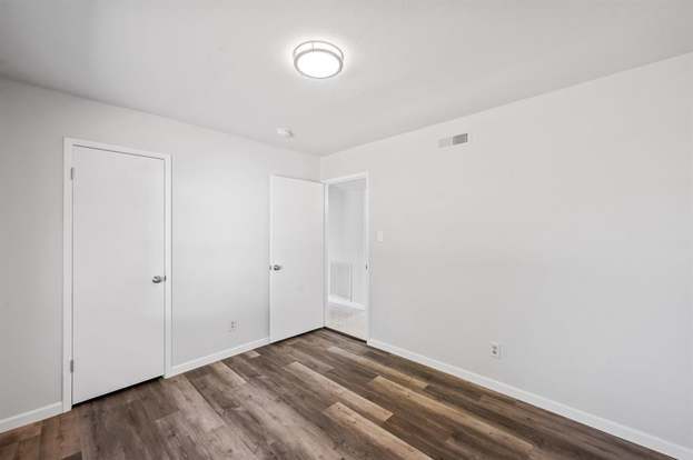 Building Photo - 2215 Overbrook Dr