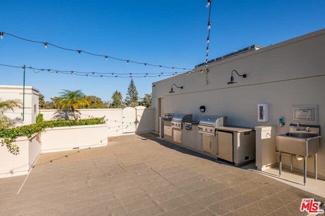 Building Photo - 701 Ocean Ave