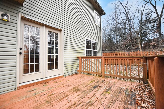 Building Photo - Pet Friendly Three Bedroom!