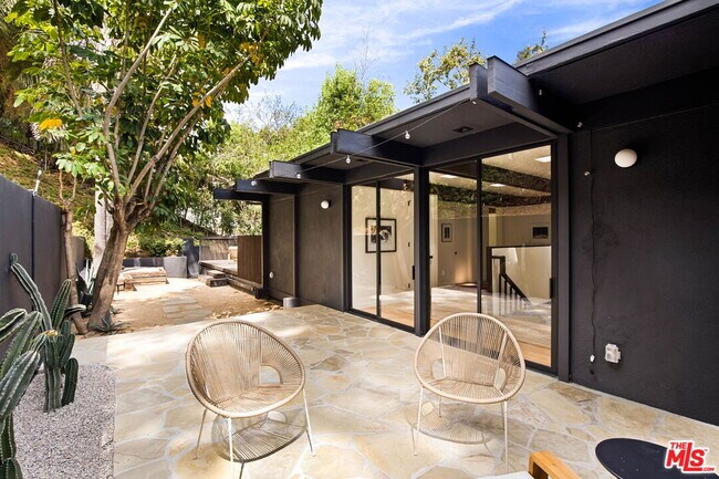 Building Photo - 5649 Valley Oak Dr