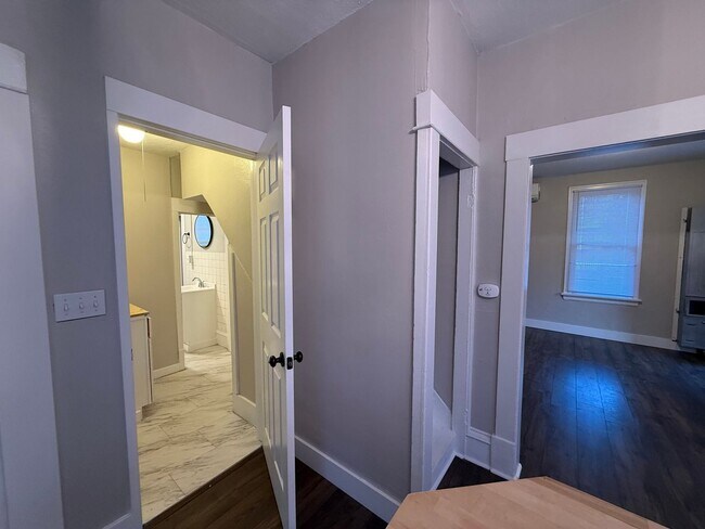 Building Photo - Monroe 1 Bedroom Home