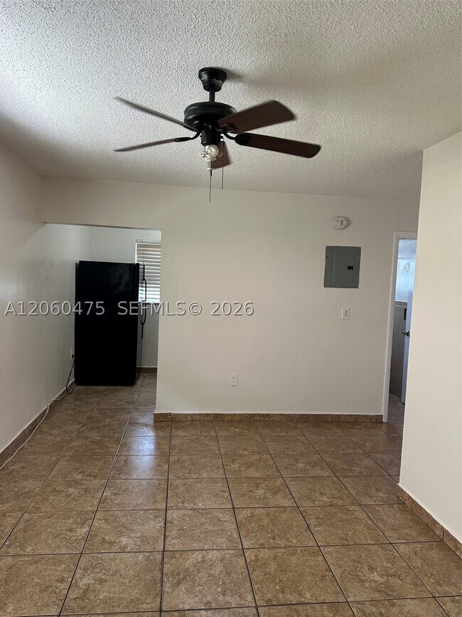Building Photo - 238 SW 18th Ave
