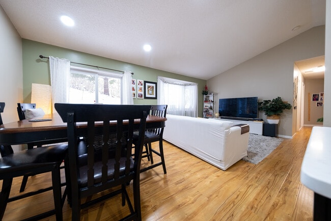 Building Photo - 1574 Stephanie Cir