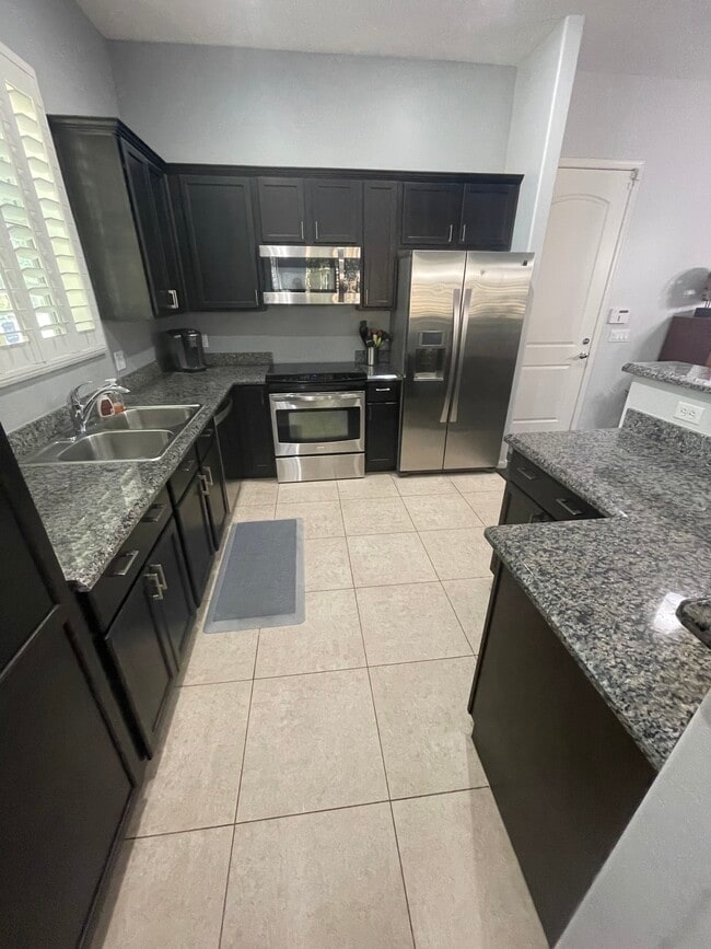 Kitchen - 124 N California St