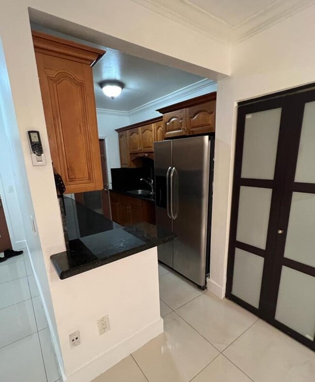 Building Photo - 1560 NE 127th St