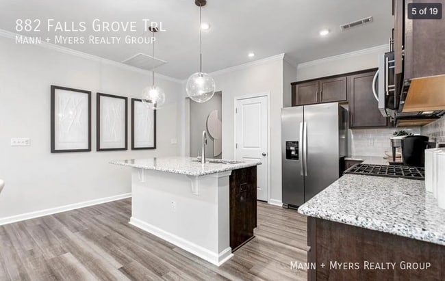 Building Photo - 882 Falls Grove Trl