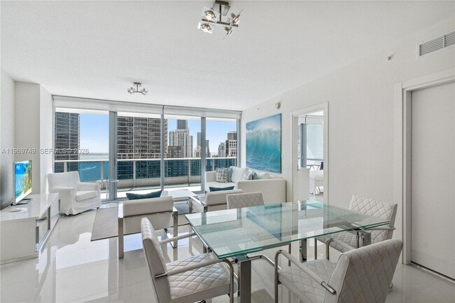 Building Photo - 200 Biscayne Blvd Way