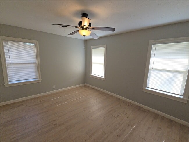 Building Photo - 2705 S Crockett St