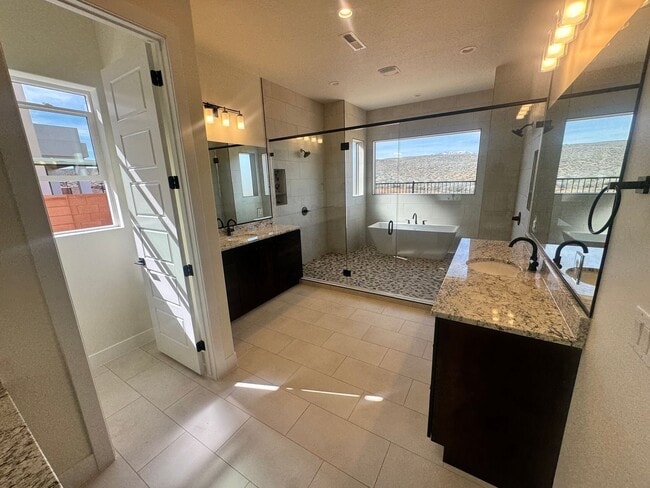 Building Photo - Beautiful Single-Level Home with Trail Access & Stunning Views!!!