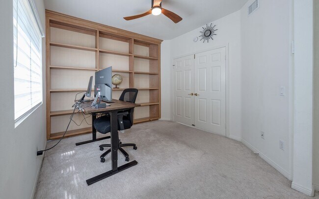 Building Photo - 1011 S Mountcrest Ct