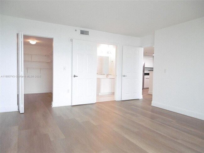 Building Photo - 3000 Coral Wy