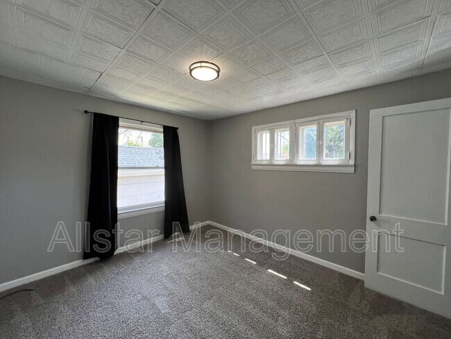 Building Photo - 4859 E 97th St