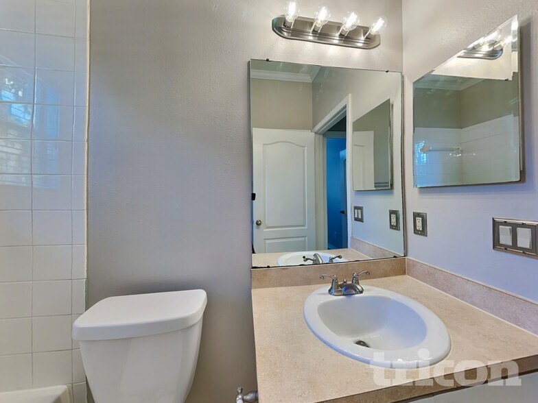 Building Photo - 1227 Gordon Oaks Dr