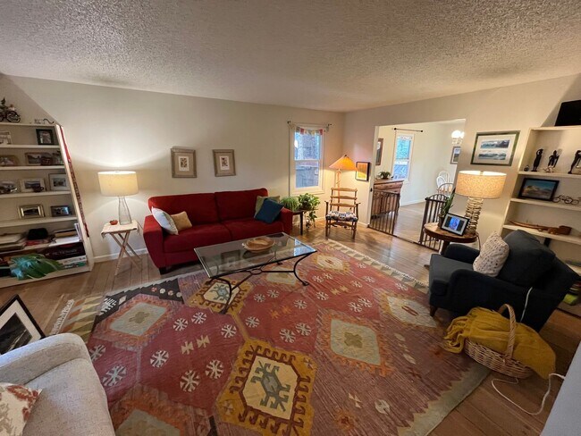 Building Photo - Lease Takeover Starting June 1st | Spacious 5-Bedroom Home Near Downtown Flagstaff