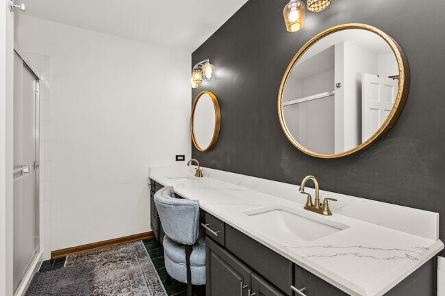 Building Photo - 4N475 S Robert Frost Cir