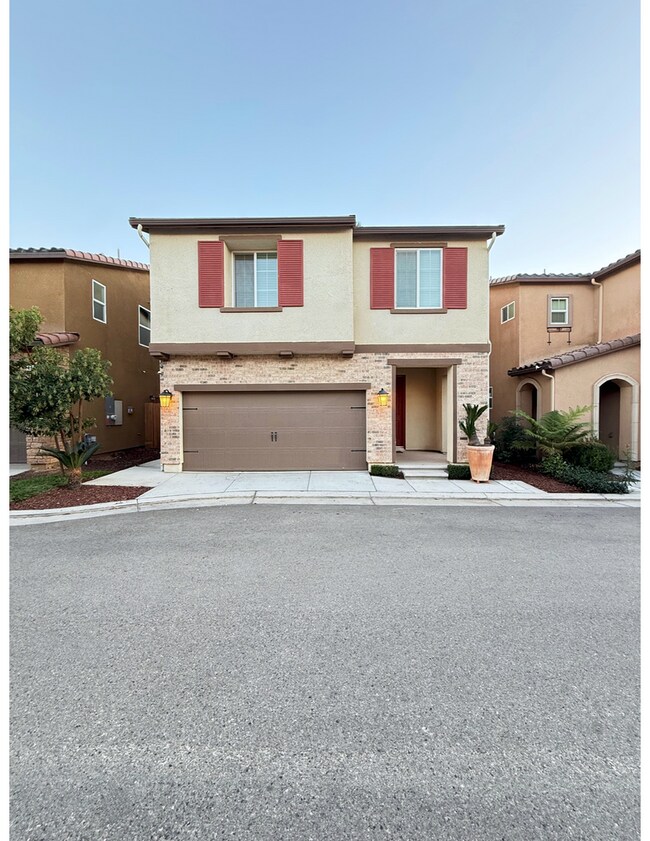 Primary Photo - Turnkey Modern Riverstone Home – 3 Bed + L...