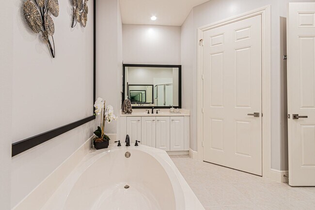 Building Photo - Seasonal Fully Furnished Home in Fiddler's Creek - AVAIL JAN-MAY