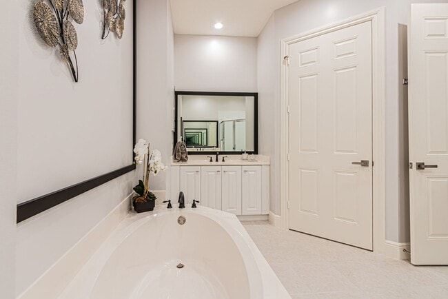 Building Photo - Seasonal Fully Furnished Home in Fiddler's Creek - AVAIL NOW-MAY