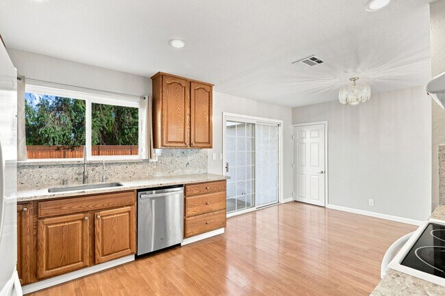 Building Photo - 14370 Oka Ln