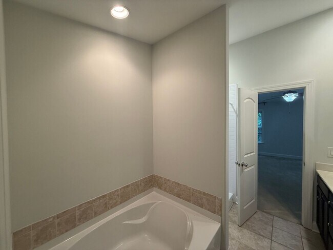 Building Photo - 1123 Augustine Heights Dr