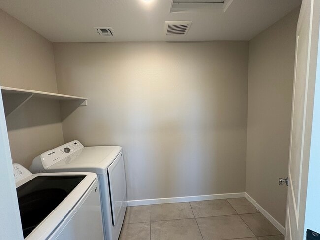 Building Photo - 3354 S 180th Ln