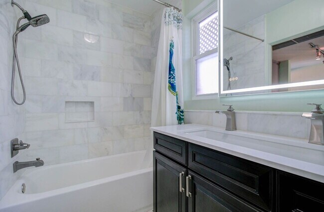 Building Photo - 1301 W Mulberry Dr