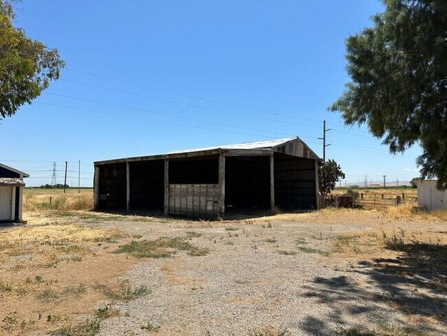Building Photo - Country Living Byron/Tracy 3 Bedroom Count...