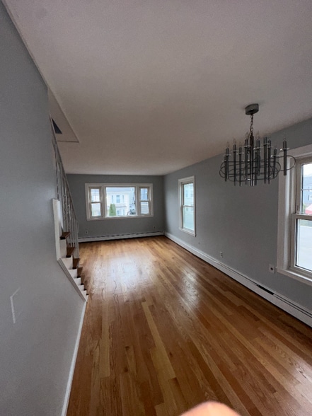 Building Photo - 633 Moody St