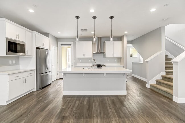 Building Photo - Stunning Alkali Flat Residence: Half Month Free With Move-In by 02/01/2026