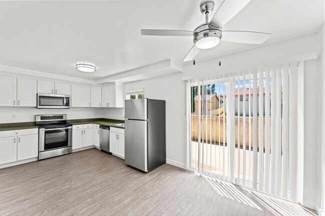 Building Photo - Greenbrier Apartments