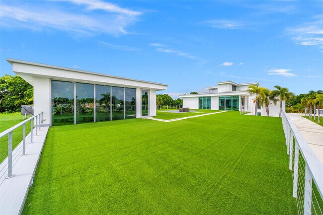 Building Photo - 17250 SW 52nd Ct