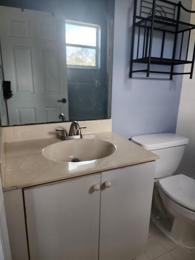 Building Photo - 6909 Blue Skies Dr