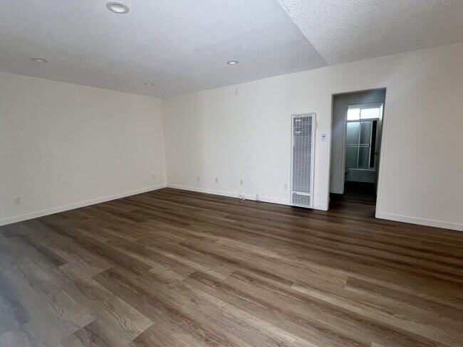 Building Photo - 1815 Camden Ave