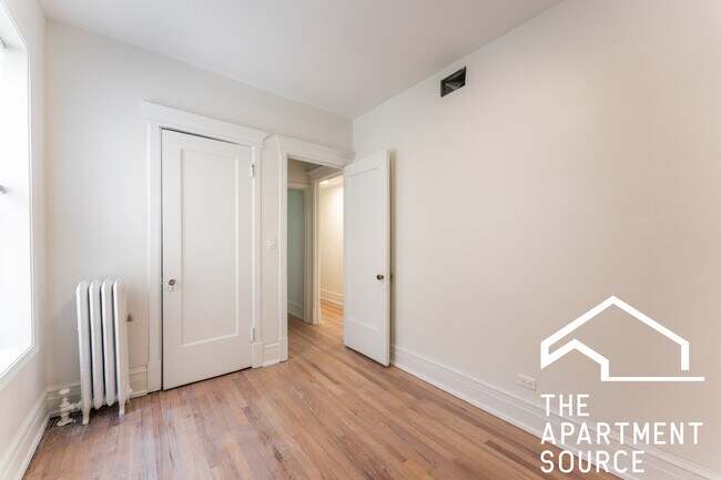 Building Photo - 1233 W North Shore Ave