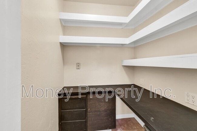 Building Photo - 622 Patricia Ln