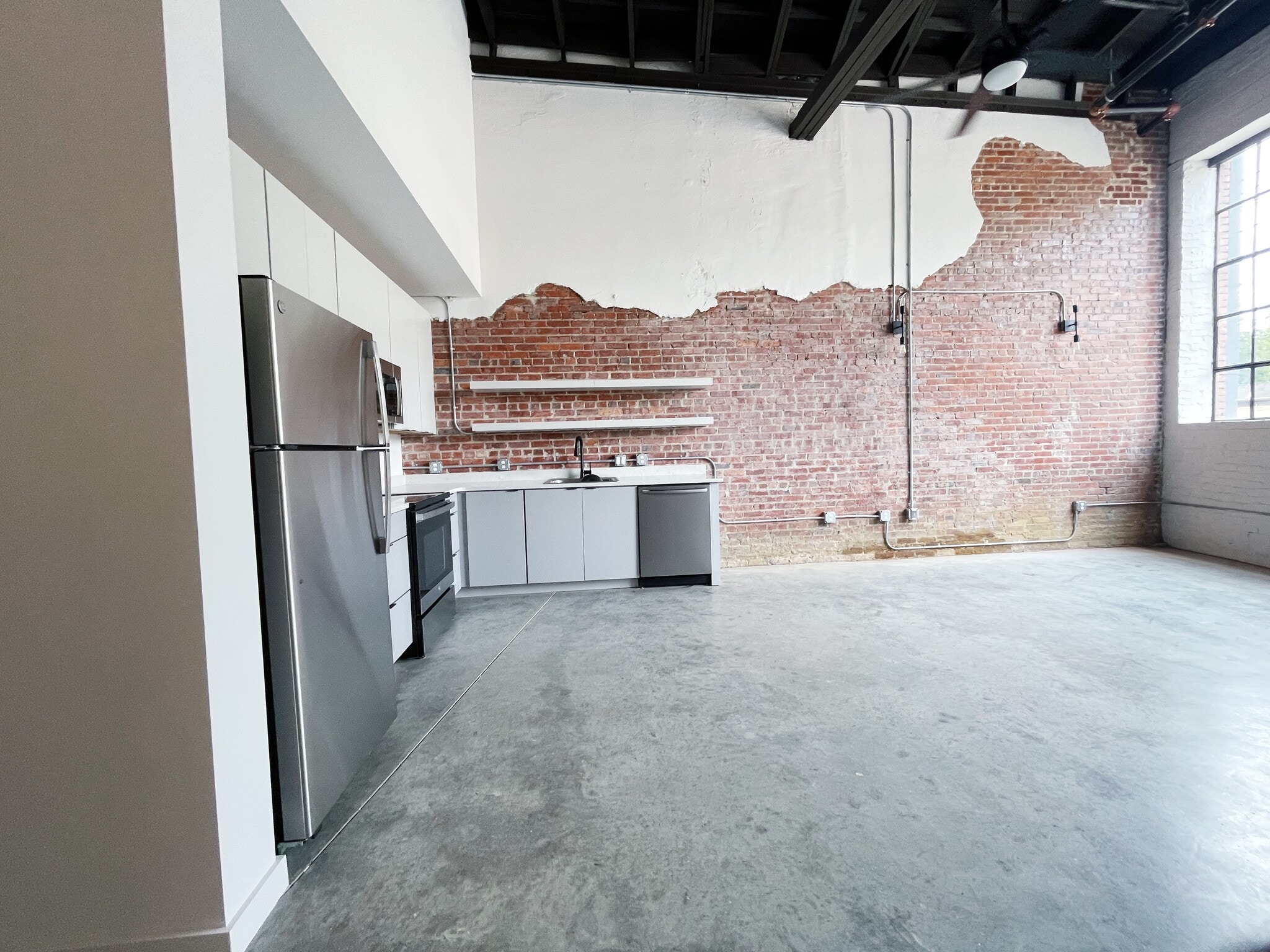 Building Photo - 193 S Saint Andrews St