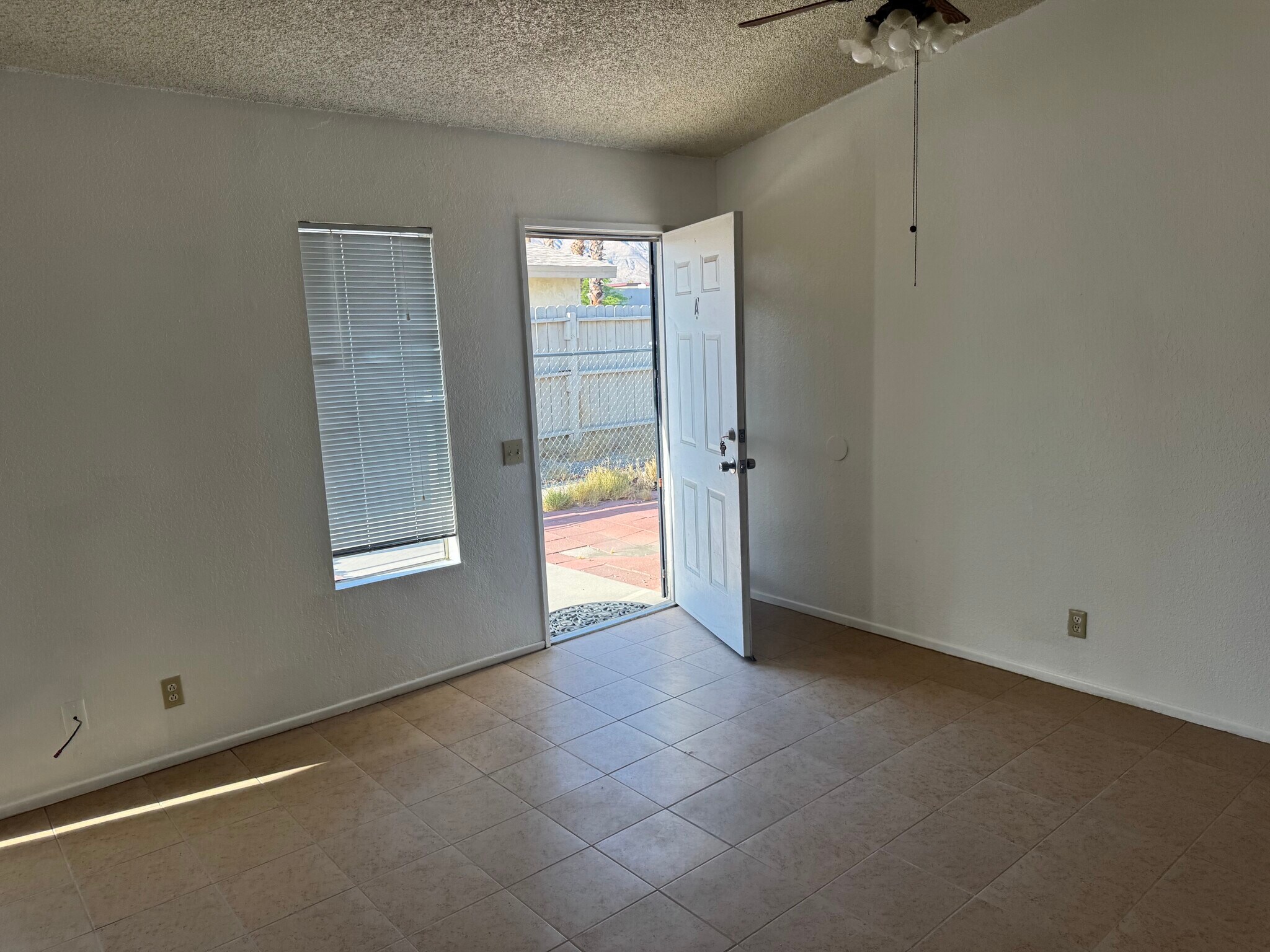 Building Photo - 13901 Caliente Dr