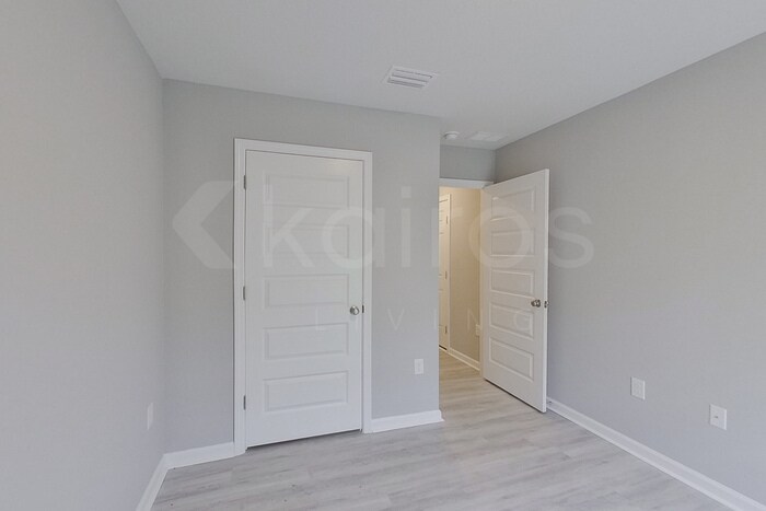 Building Photo - 305 Monarch Ln