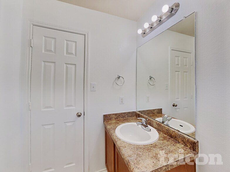 Building Photo - 18521 Mammoth Cave Blvd